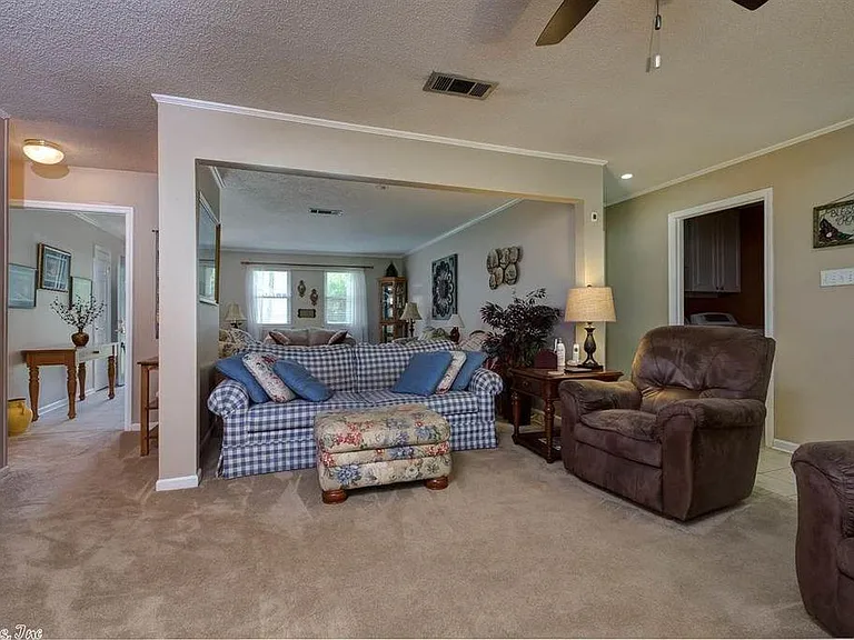 4 Castle Hill Ct — Photo 7