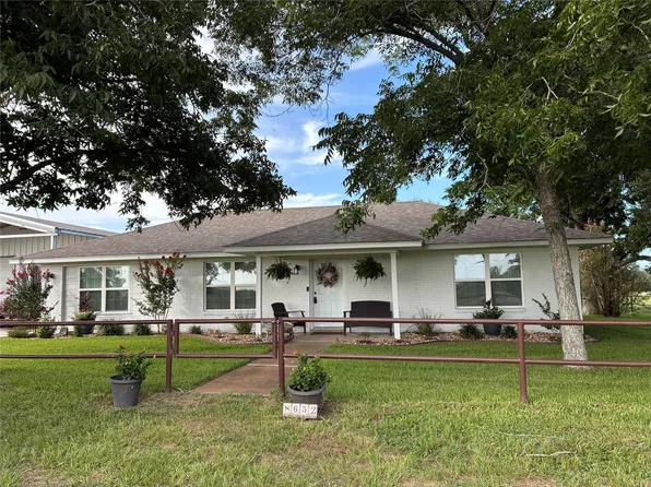 8652 State Highway 111 E, Yoakum, TX 77995