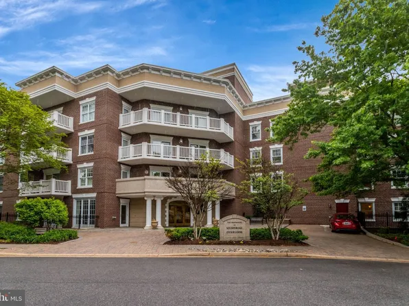 1201 N Nash St APT 402, Arlington, VA 22209