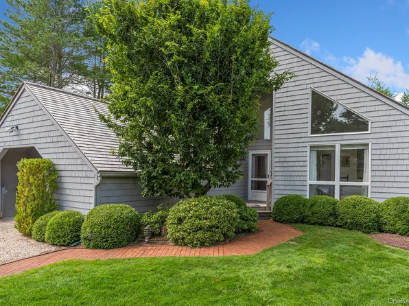 30 Huckleberry Lane, East Hampton, NY 11937