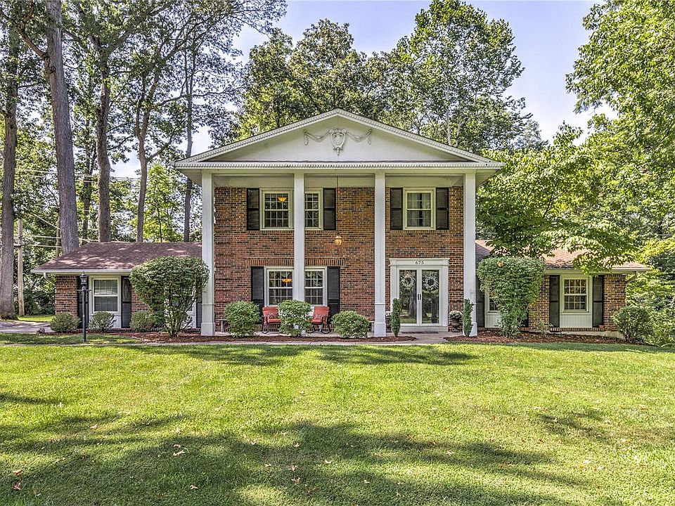 1st image of 675 Country Manor Ln