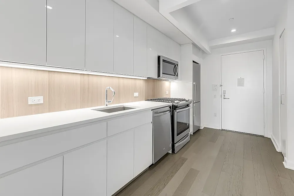 29-22 Northern Blvd — Photo 1