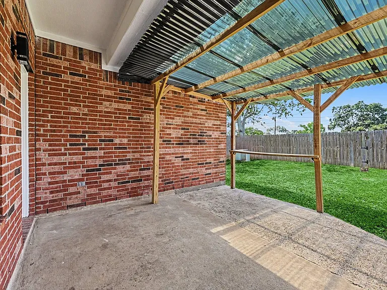 18314 Manorcliff Ln — Photo 23