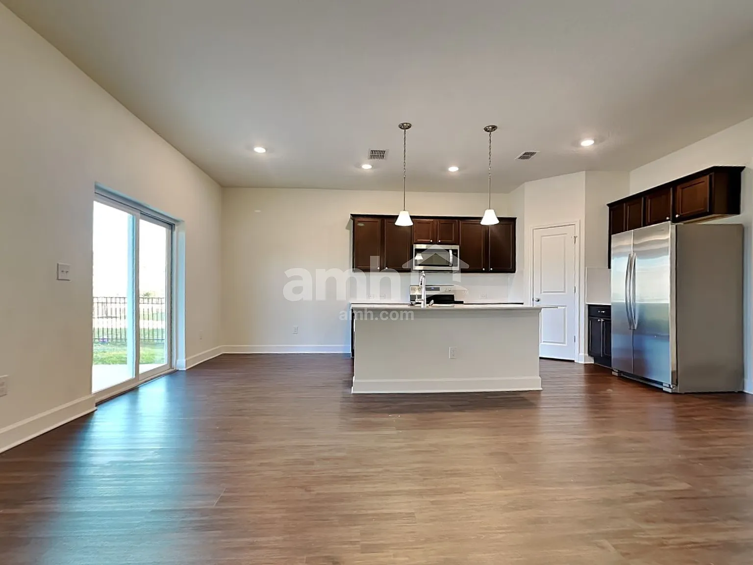 4 bed, 2.5 bath, 2297 sqft, $2,740 — Photo 4