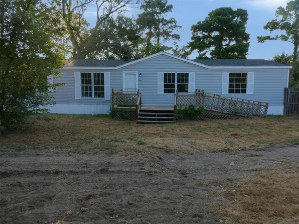 1227 Highway 71 W, Smithville, TX 78957