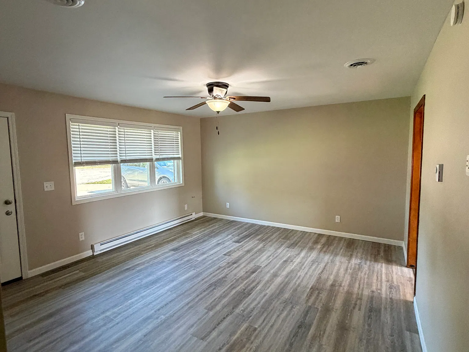 3 bed, 1.5 bath, 1170 sqft, $1,575 — Photo 3