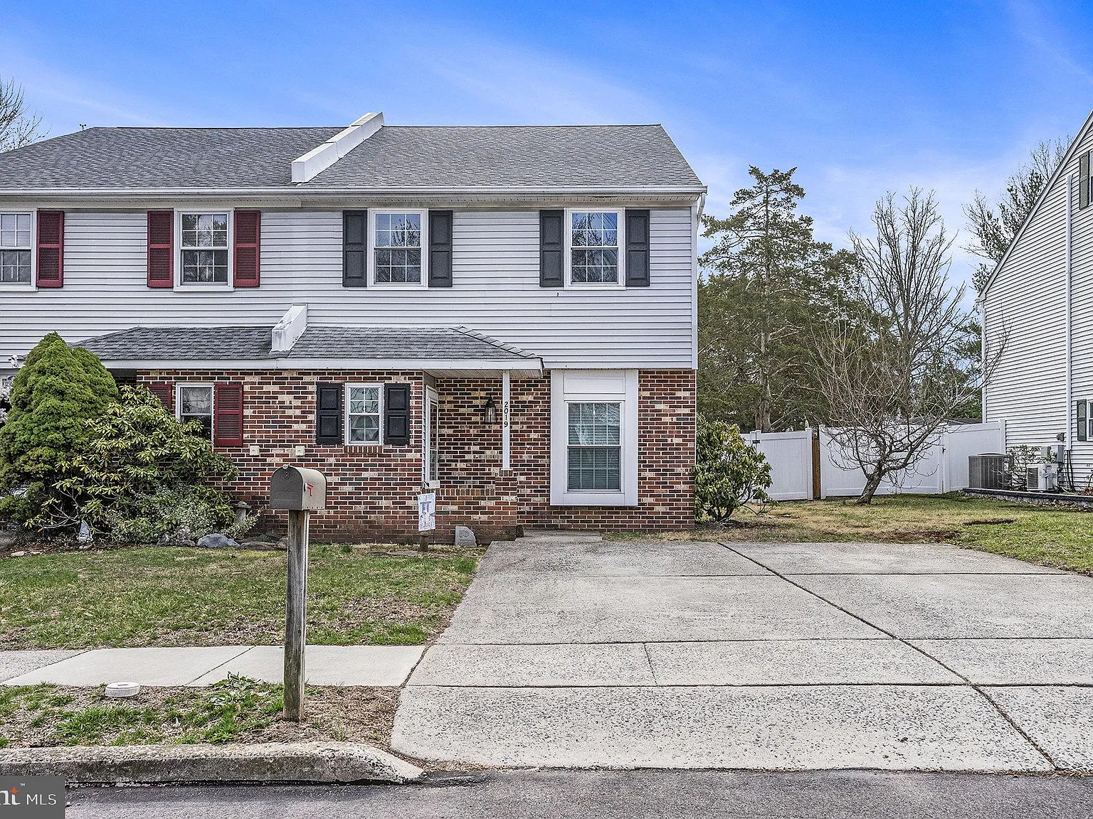 3 bed, 3.0 bath, 1872 sqft, $2,750 — Photo 2