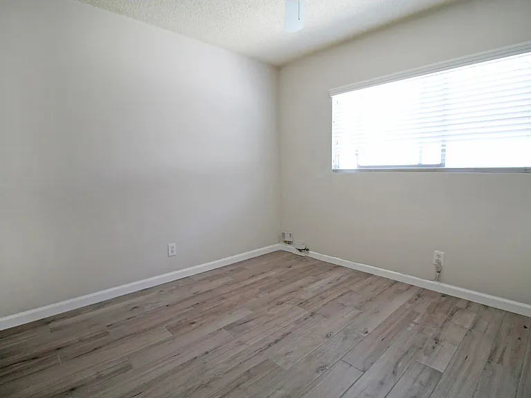 2311 Vanderbilt Lane — Photo 14