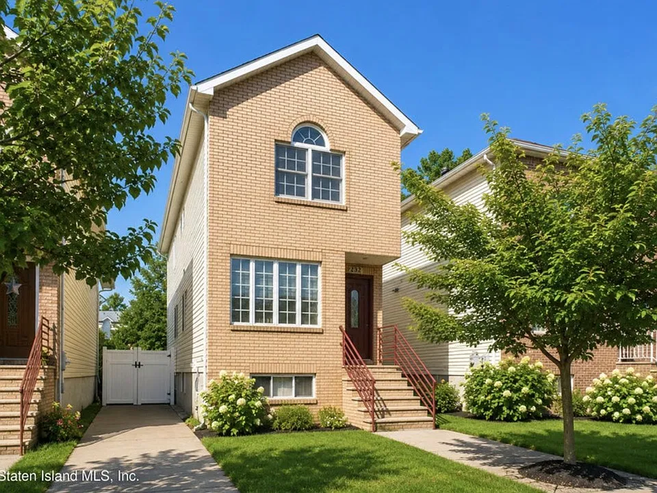 232 Melvin Ave
