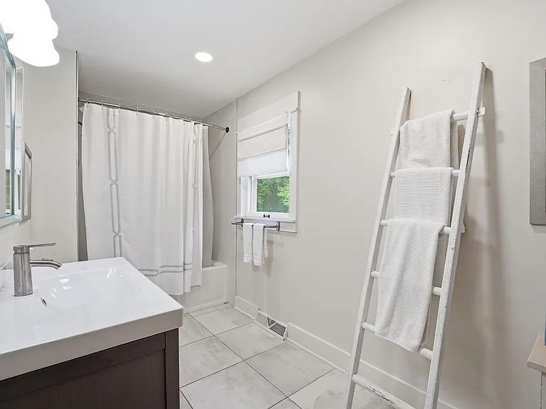 10200 Grandview Rd — Photo 17