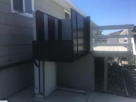 4th image of 2812 W Klamath Ave