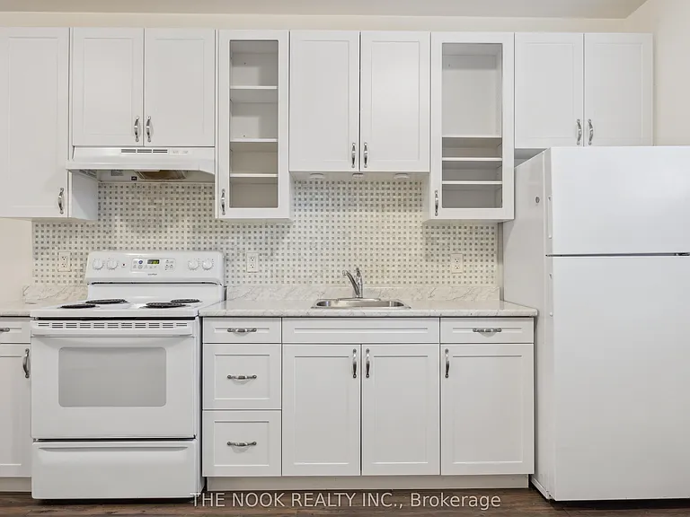 38 Walton St #202 — Photo 3