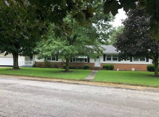 102 Redbud Ct, Arcola, IL 61910