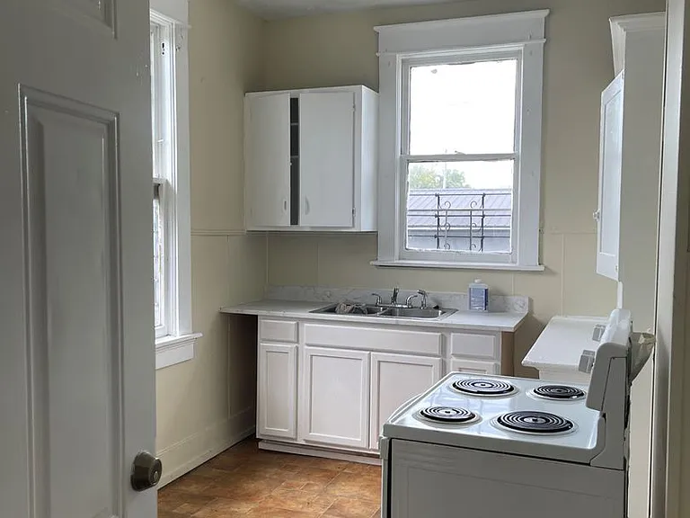 1301 Walnut St — Photo 2