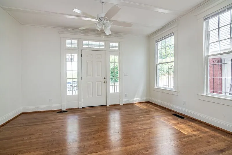 2 bed, 1.0 bath, 680 sqft, $1,200 — Photo 2