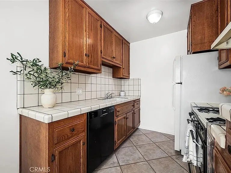 69 Glendora Ave #3 — Photo 7