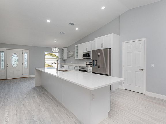 4th image of 2411 Jaywood Dr