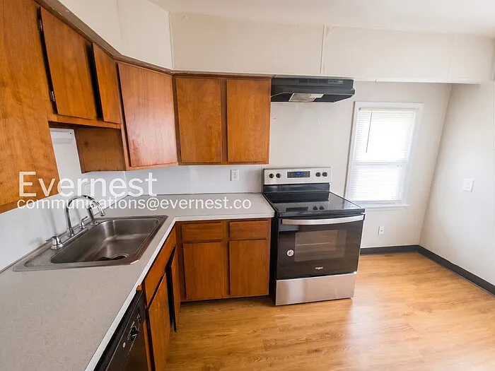 749 Racine Ave — Photo 5