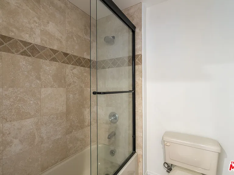 14321 Hortense St — Photo 40