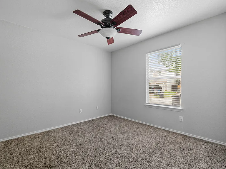 323 Amberdale Oak — Photo 15