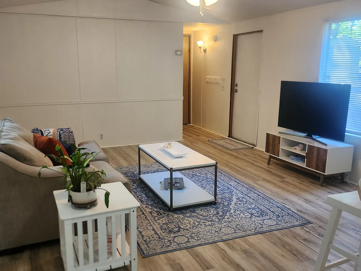 2 bed, 930 sqft, $1,050 — Photo 3