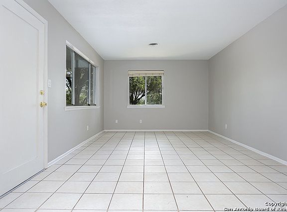 3rd image of 1183 Canyon Dr