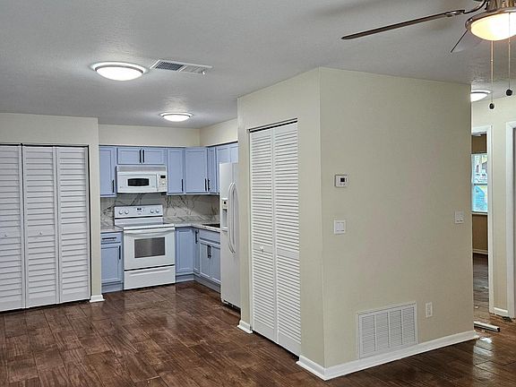 4th image of 3950 SE 17th Ct #C