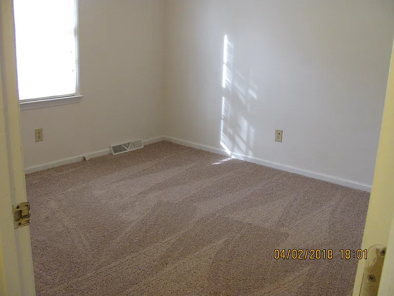 739 York Ave S — Photo 11
