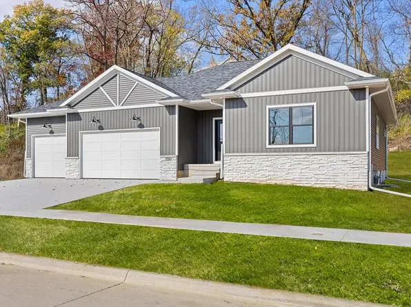 5726 Seminole Valley Trl NE, Cedar Rapids, IA 52411