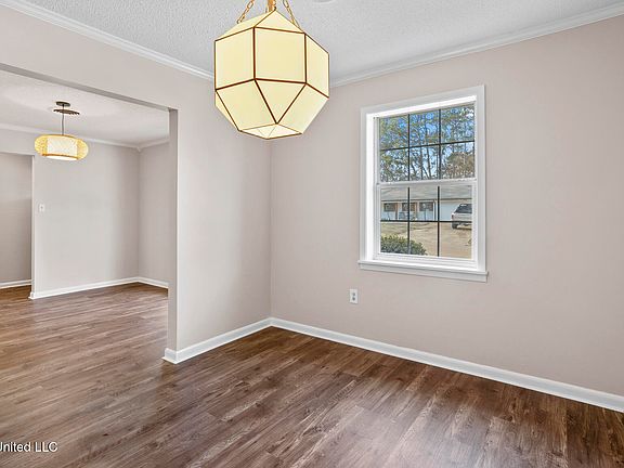 5th image of 1013 Normandy Dr