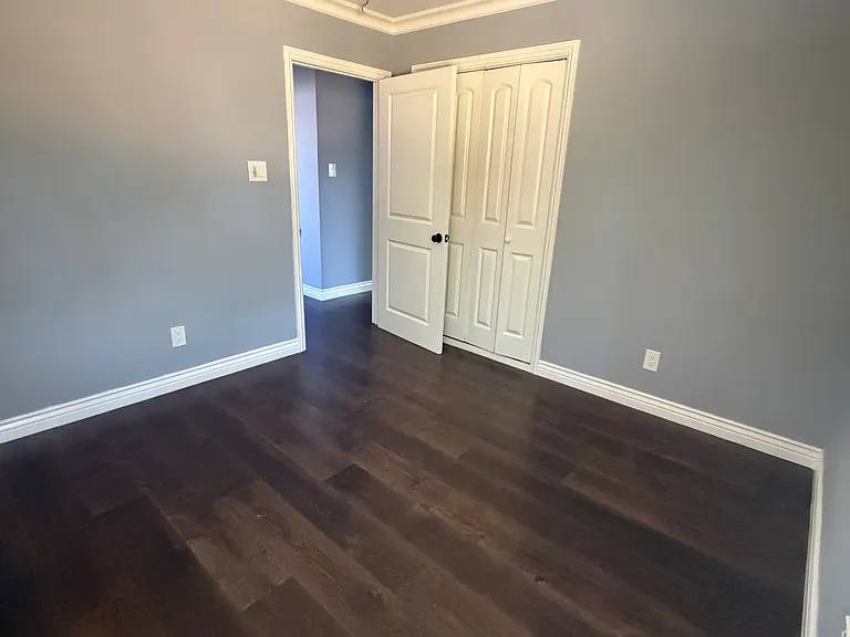 330 Berry Ave — Photo 4