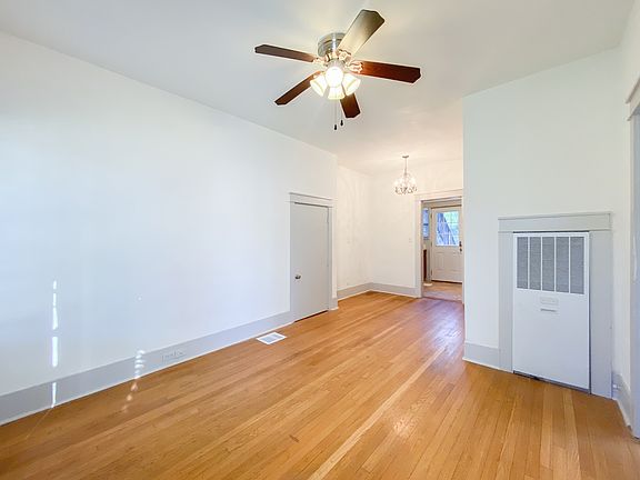 3rd image of 133 E Woodlawn Ave #1