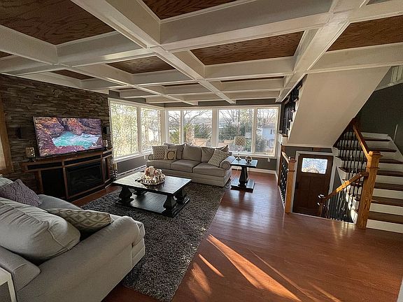 2nd image of 14 Lake Dr E