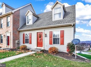 165 Crown Pointe Dr #X, York, PA 17402