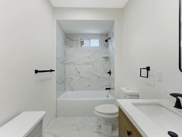 1 Bay Ave #2L — Photo 6