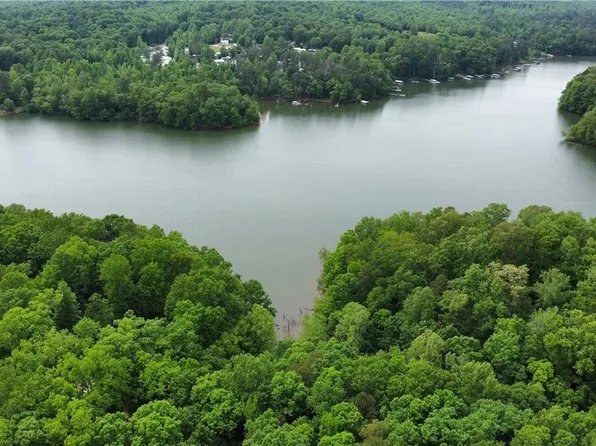 216 & 218 Tallulah Dr, Westminster, SC 29693