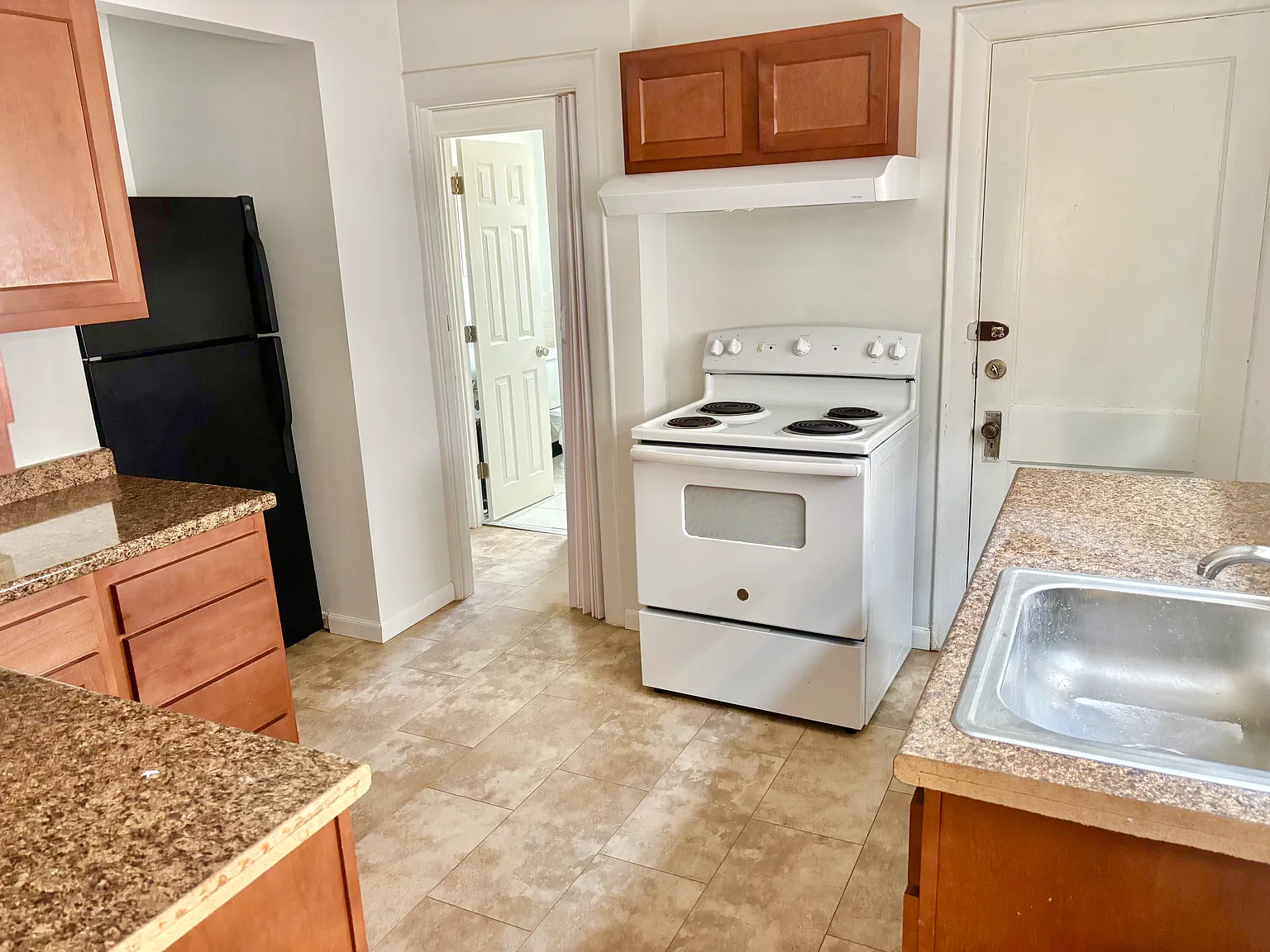 3 bed, 1612 sqft, $2,300 — Photo 4