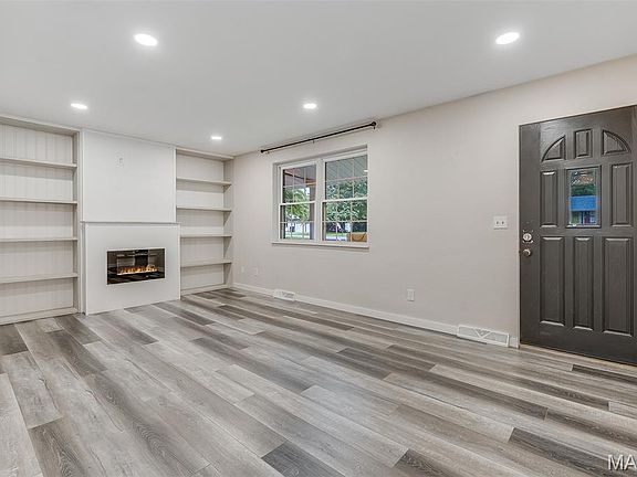 3rd image of 115 Echo Ln