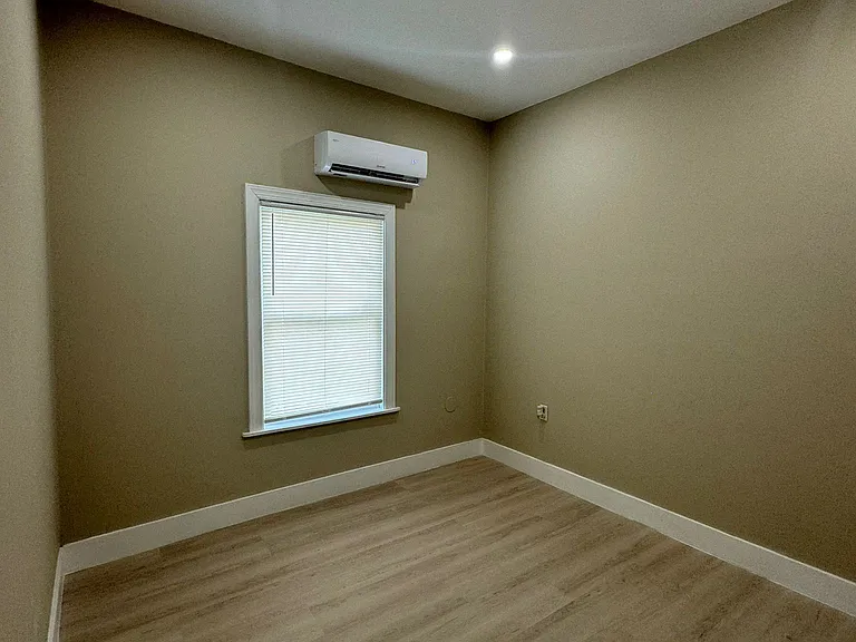 3424 Spruce St — Photo 13
