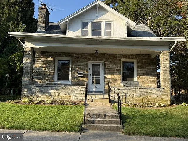 3 bed, 1.5 bath, 1465 sqft, $1,995 — Photo 2