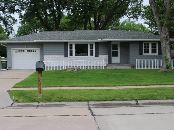 1002 Jefferson Ave, Hastings, NE 68901