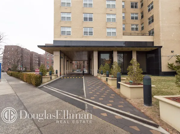 110-11 Queens Boulevard image 1 of 20