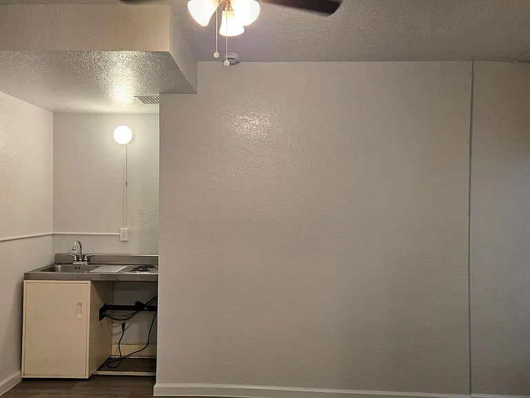 The Blackstone Apartments — Photo 19