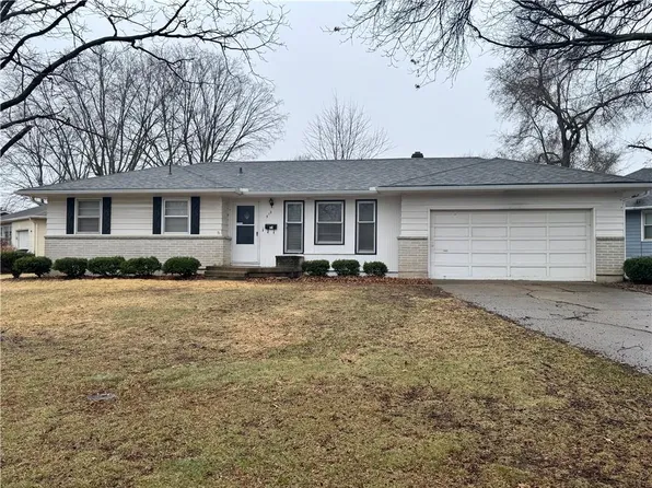 512 NW Lakeview Rd, Blue Springs, MO 64014