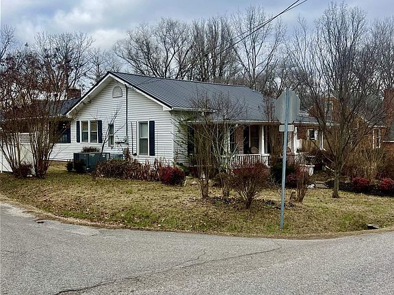 2nd image of 126 Carroll St S