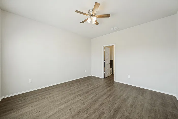 4 bed, 3.0 bath, 2337 sqft, $2,250 — Photo 4