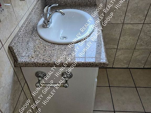 5th image of 2856 1/2 E Florence Ave