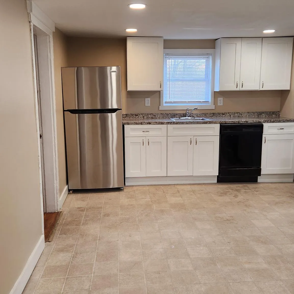 3 bed, $2,200 — Photo 2