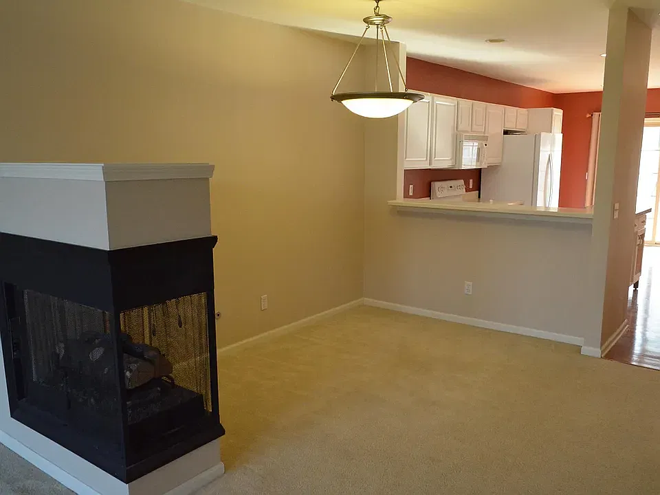 2 bed, 2.5 bath, 1400 sqft, $2,350 — Photo 4