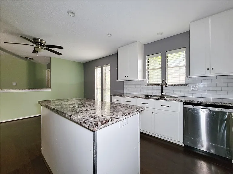 2815 Cambridge Ln — Photo 10